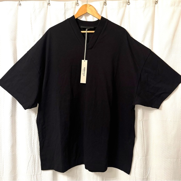 NWT FEAR OF GOD ESSENTIALS Black V-Neck T-Shirt Size: M - Picture 1 of 9